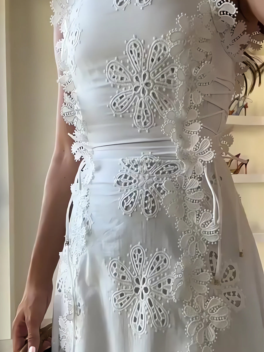 Éliora – Long dress with knotted straps and lace floral pattern