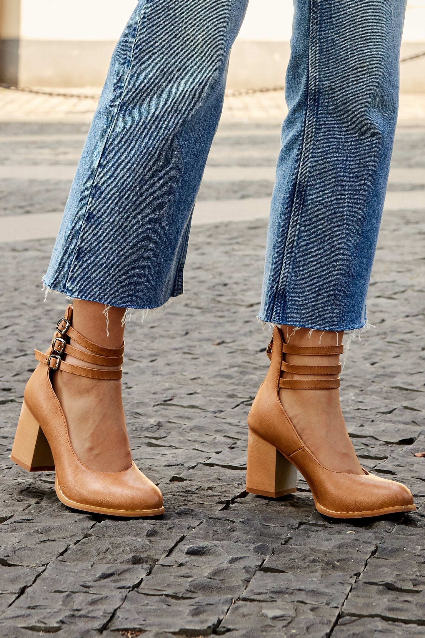 Narella™ | Elegant mid-heel square toe sandals