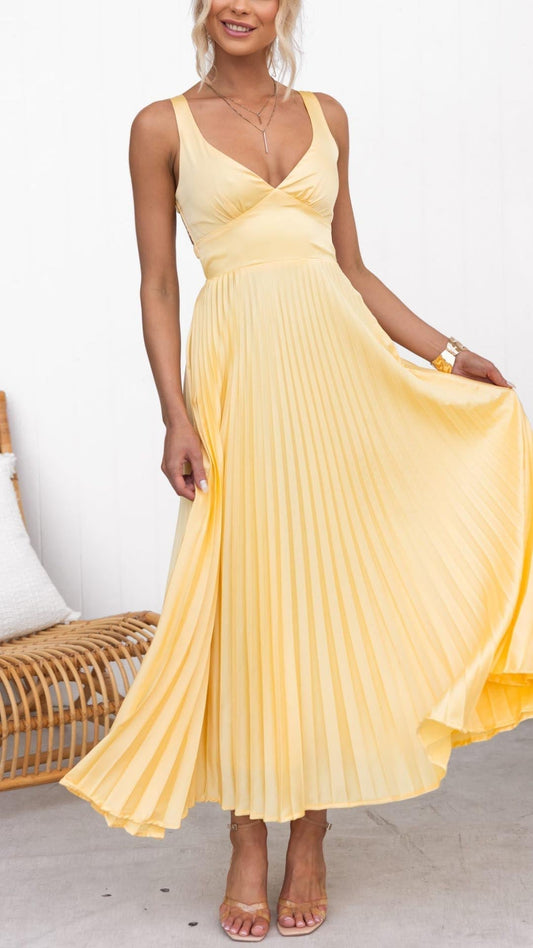 Eline | Elegant long dress with V neckline and pleated skirt