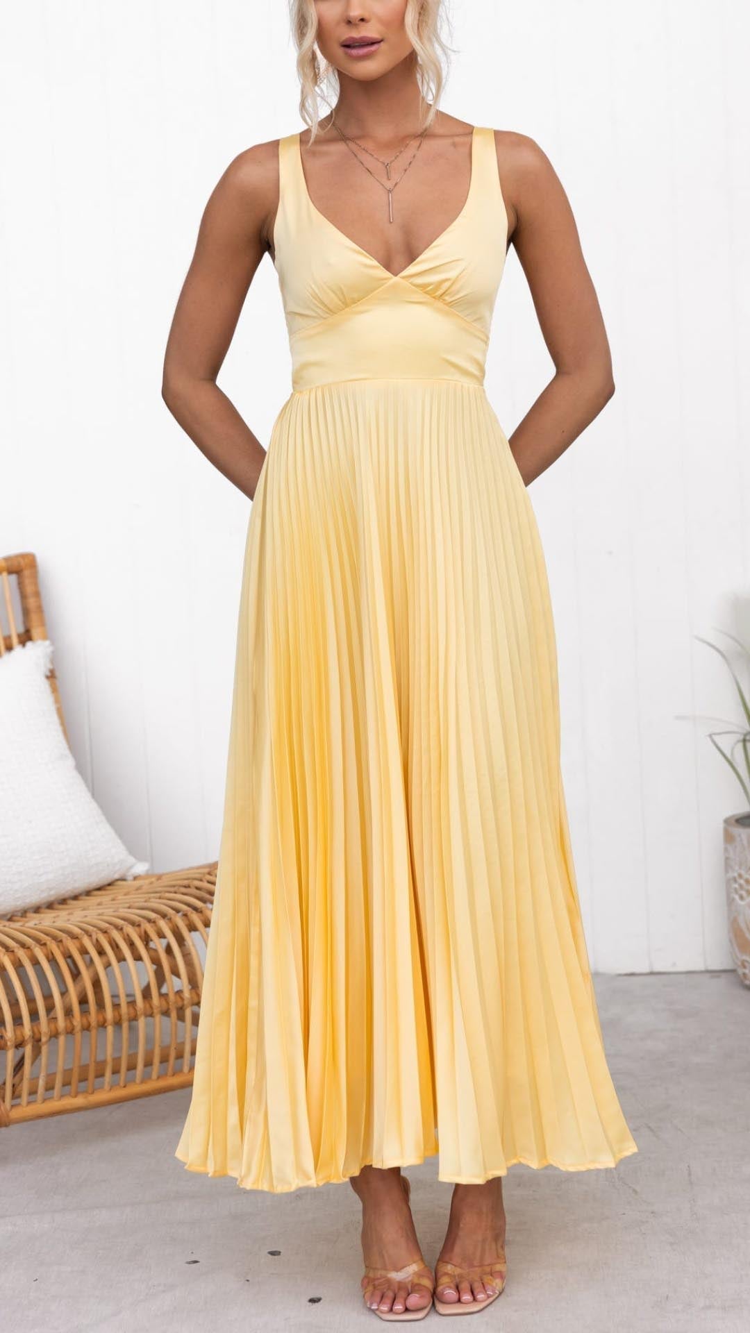 Eline | Elegant long dress with V neckline and pleated skirt