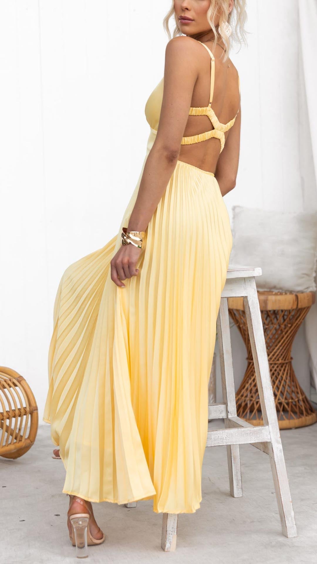 Eline | Elegant long dress with V neckline and pleated skirt